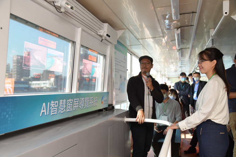 ���_����͸��Micro LED�ǻ۴���͸�^����GPS���˶�λ׷ۙ�˿�ҕ�����ɼ��r���ǻ۴��ṩ���_�Č�(d��o)�[�YӍ